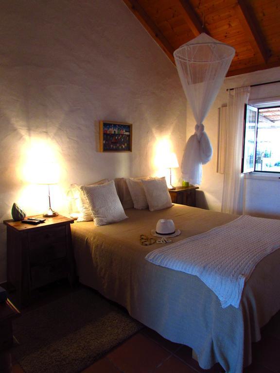 Cerca Do Sul Bed and Breakfast São Teotónio Habitación foto